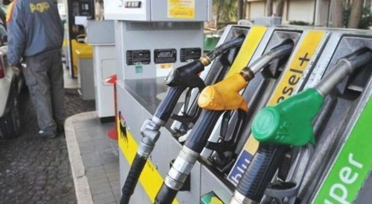 Caro carburanti, la benzina ai massimi da sei mesi: gasolio in lieve calo