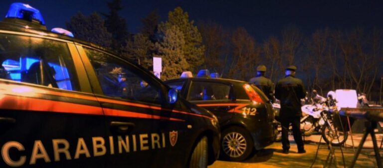 Nascondeva oltre 11 chili di droga in un box auto nel Napoletano, pusher tradito dai rifiuti