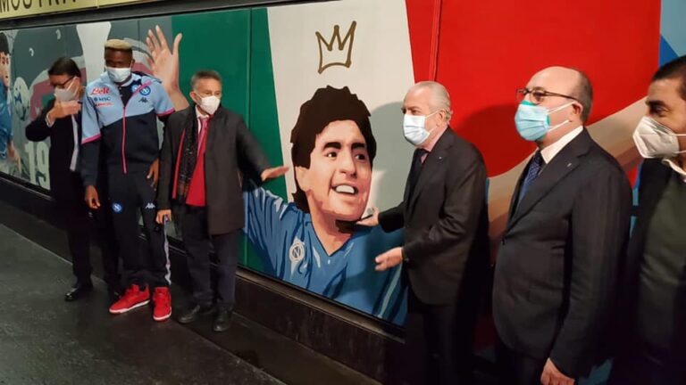Stazione della Cumana, presentata l’opera dedicata al Napoli Calcio: fanno discutere le ‘assenze’ di gente come Ferlaino o Renica!