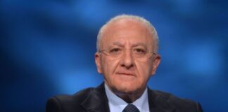 De Luca agli studenti: “Combatto per voi. La democrazia è a rischio nel nostro Paese”