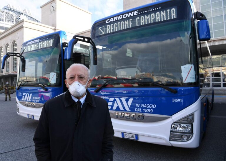 Consegnati 259 nuovi bus alle aziende locali. De Luca: “Tutti realizzati tra Avellino e Caserta”