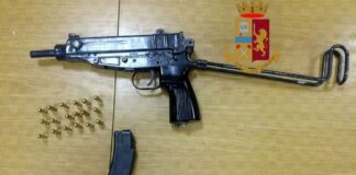 Afragola, punta mitraglietta contro agenti, arrestato 23enne