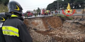 Voragine di Giugliano, nuovo sopralluogo dei Vigili del fuoco