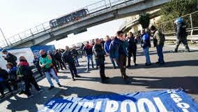 Comune di Napoli, sindacati e lavoratori lanciano #LuciSuWhirlpool