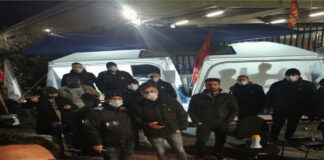 Whirpool, in attesa dell’incontro di lunedì al ministero i lavoratori presidiano lo stabilimento di Napoli