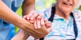 Casalnuovo, abbandonata dalla badante: 90enne resta due giorni senza cibo. Salvata dai carabinieri