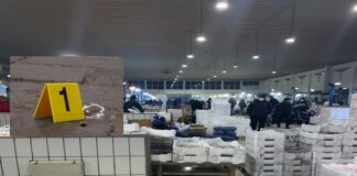 Spari nella notte al mercato del pesce di Mugnano: due persone ferite tra cui un minorenne