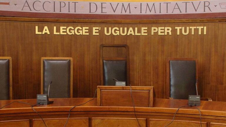 Racket dei manifesti elettorali a Caserta, nove condanne anche in Appello