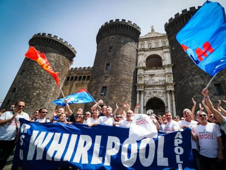 Il buon Natale della Whirlpool per i lavoratori: dal 22 ottobre lettere di licenziamento!