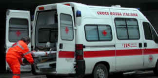 Benevento, scontro frontale tra due auto: 8 feriti, corpi estratti a fatica dalle lamiere