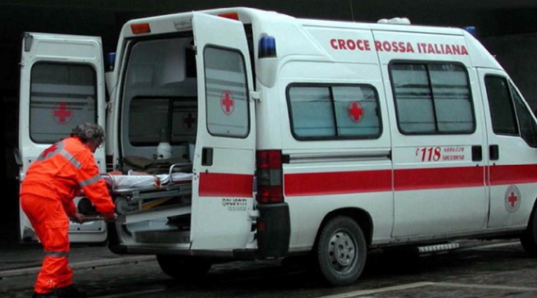 Napoli, 25enne gravemente ferito nella notte: in prognosi riservata