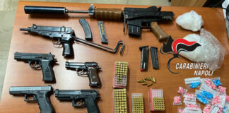 Brusciano, cassaforte nascosta nello scantinato: sequestrate armi, munizioni e droga