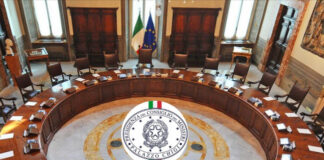 Nuove misure anticovid, via libera dal Governo: divieto di spostamento tra regioni e verso seconde case