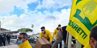 Dopo i pacchi natalizie ai dipendenti Whirlpool, Coldiretti Napoli organizza la ‘Calza sospesa’