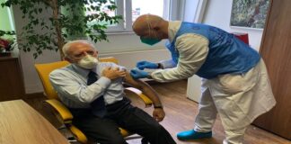 Campania da oggi zona gialla, ed ecco la nuova ordinanza di De Luca: ai tavoli massimo 4 persone ed open day solo on line