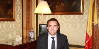 De Magistris pronto per la candidatura in Calabria, intanto ecco servito un nuovo rimpasto di giunta