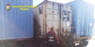 Guardia di Finanza nel Porto di Napoli: sequestrate cento tonnellate di rifiuti