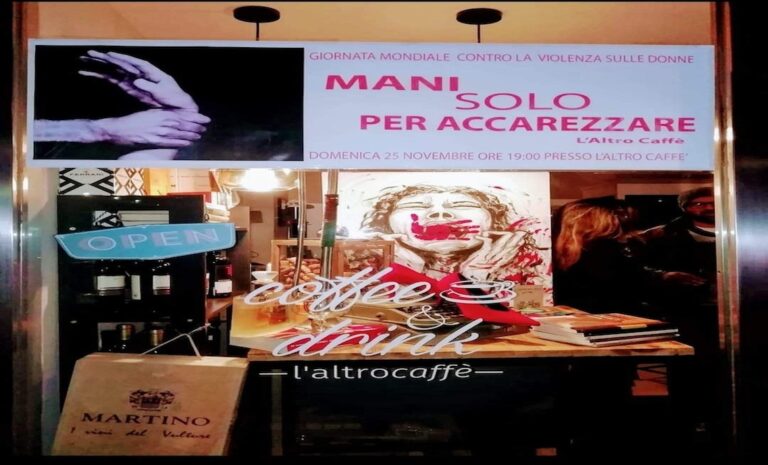 Caserta, L’Altro Caffè: profumo di cultura tra cocktail e calici di buon vino. I gestori: “In un mondo virtuale abbiamo scelto di guardarci negli occhi”
