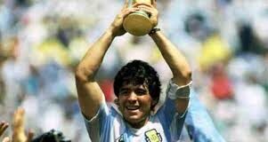 La statua di Maradona in Piazzale Tecchio non c’è ancora, ma c’è già un’indagine in corso