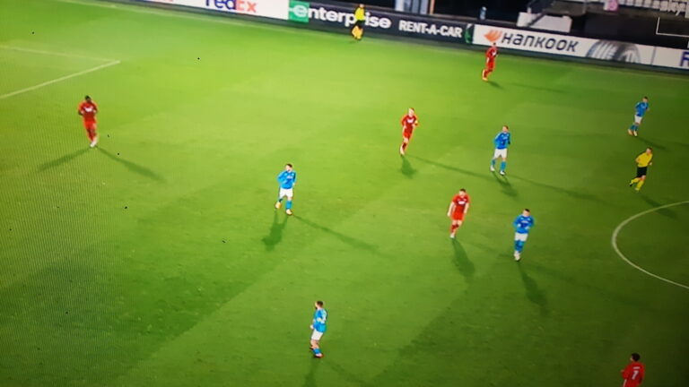 Il Napoli batte lo Spezia dopo aver dominato il primo tempo, ma nel secondo quanta sofferenza!