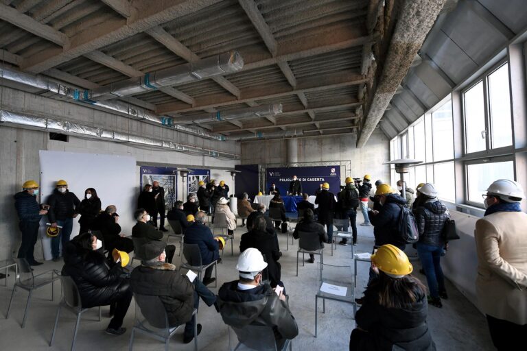 Caserta: riapre il cantiere del policlinico, lunedì la ripresa dei lavori. De Luca: dalla Regione 50 milioni di euro!