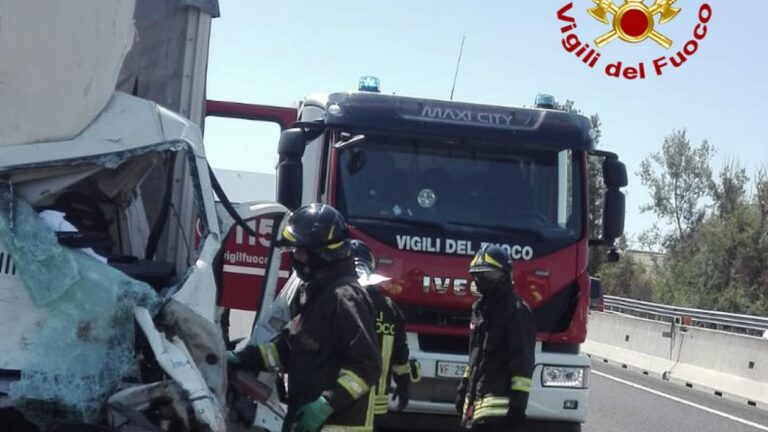 Tragica serie di incidenti stradali: a Sessa Aurunca pedone travolto mentre passeggiava, sulla A13 tragico impatto per autotrasportatore di Bellona