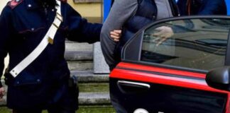 Irruzione in gioielleria lo scorso maggio: in manette due dei presunti rapinatori