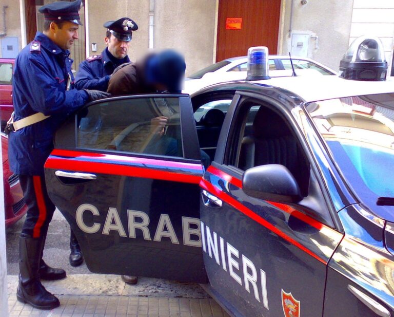 Ucciso con una coltellata al petto, fermato il figlio 33enne della compagna