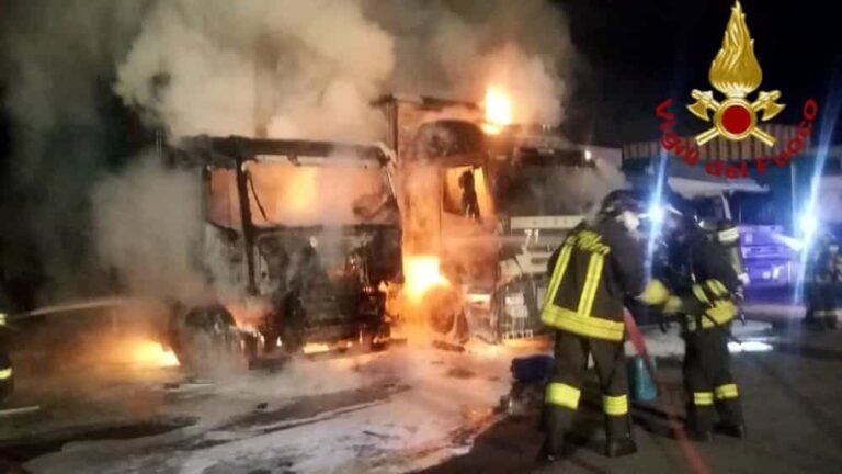 Mondragone: incendio doloso ai danni della Dhi, non si esclude atto intimidatorio