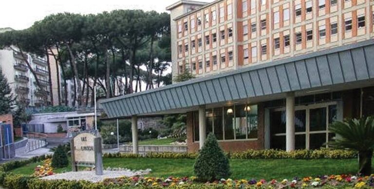 Arrestato medico del Pascale: avrebbe cercato di inquinare delle prove