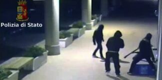 Marcianise: rapina in una gioielleria, banditi si lanciano contro la vetrina con l’auto