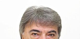 Il nuovo vescovo di Napoli in giro per la città per distribuire pane e coperte ai senzatetto