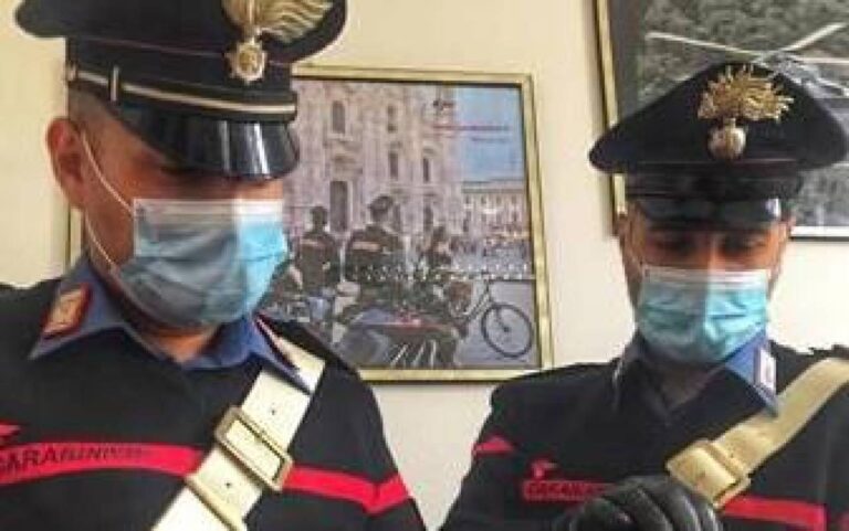 Droga nascosta nel vano della Tv, arrestato dai carabinieri di Napoli