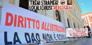 Campania: scuole nuovamente chiuse. E chi ha problemi li risolva da sé o se li tenga!