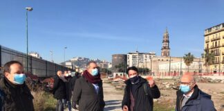 Il sindaco di Napoli in visita al cantiere del nuovo parco urbano della Marinella