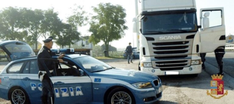 Area di servizio San Nicola: cinque ragazzi afghani trovati all’interno di un Tir