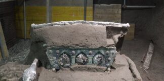 Pompei restituisce un’altra delle sue perle: dagli scavi emerge un carro di straordinaria bellezza
