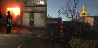 Lusciano: tragico rogo in una baraccopoli, un uomo morto carbonizzato