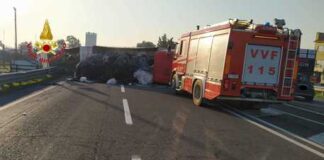 Mondragone: tir si ribalta dopo aver investito ed ucciso una donna 62enne