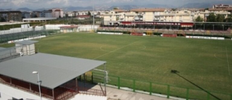 Il Real Aversa subisce un altro furto arbitrale, manovre di Palazzo per far fuori il patron Pellegrino: così non va, è la morte del calcio