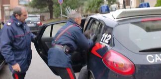 Caserta: tredici persone arrestate dai carabinieri, droga smerciata anche dalla finestra di un appartamento