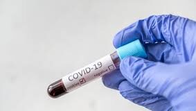 Omicron, un italiano su 10 è positivo o in quarantena: almeno 6 milioni bloccati in casa