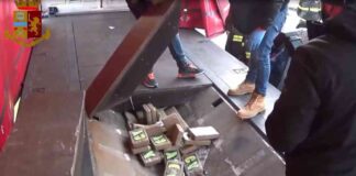 San Nicola Ovest: sequestrati oltre 205 chili di cocaina nascosti nel doppiofondo di un camion. Ecco il filmato