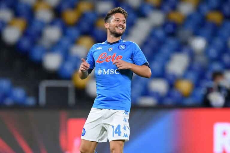 Momenti di paura per Mertens, il suo aereo finisce fuori pista