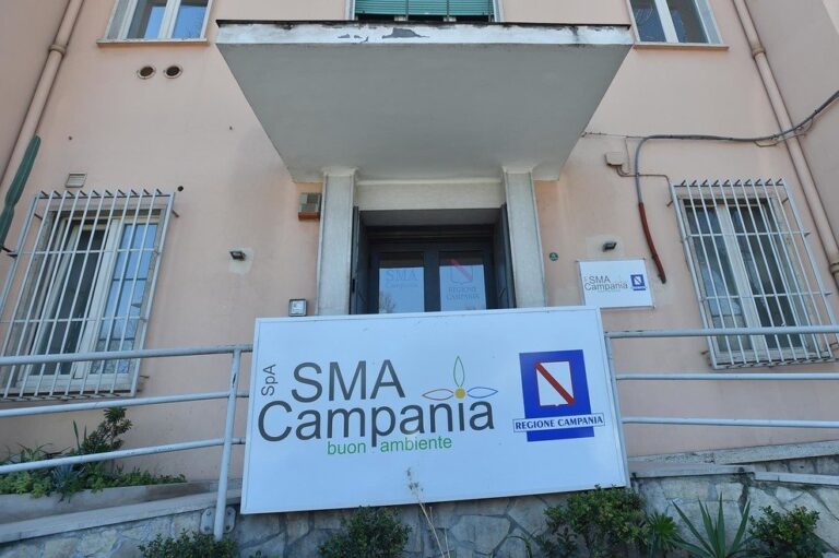 Una quantità enorme di fanghi finiti in mare: 17 persone arrestate, nell’inchiesta anche la Sma Campania