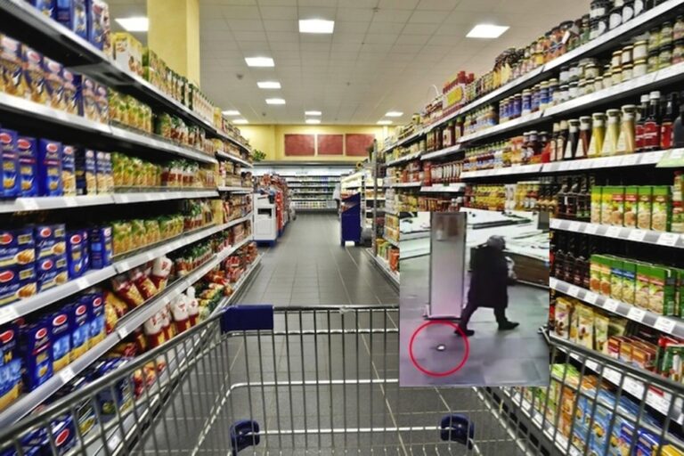 Si infittisce il mistero dei diamanti: uno sconosciuto li perde in un supermercato di Napoli ma non torna a reclamarli