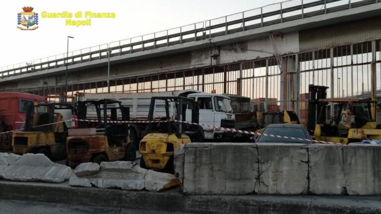 Porto di Napoli: sequestrata area con 100 tonnellate di rifiuti, denunciato un 58enne