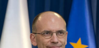 Letta a Napoli blinda il Pnrr: “Non va cambiato, con le destre a rischio la quota del 40% per il Sud”