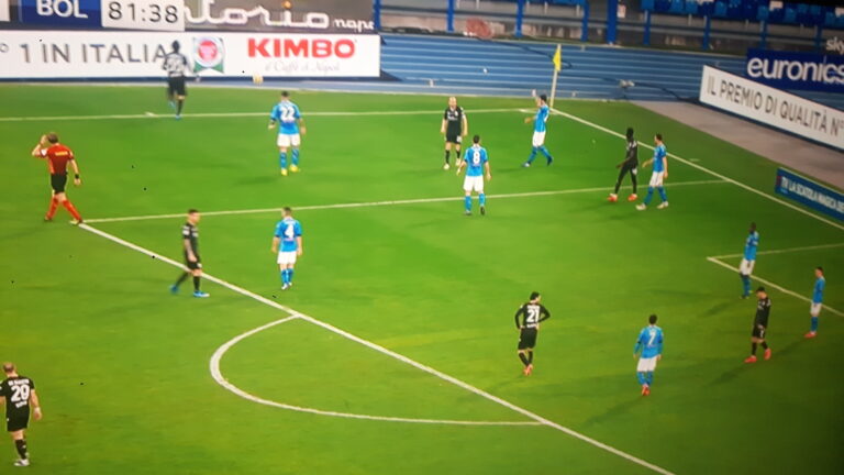 Il Napoli batte il Bologna (3-1), in goal Insigne (splendida doppietta) ed Osimhen