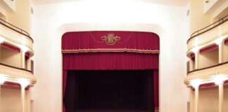 Nuova ordinanza di De Luca: stop in presenza anche per gli esami di lingua e teatro, divieto di spostamento nelle seconde case